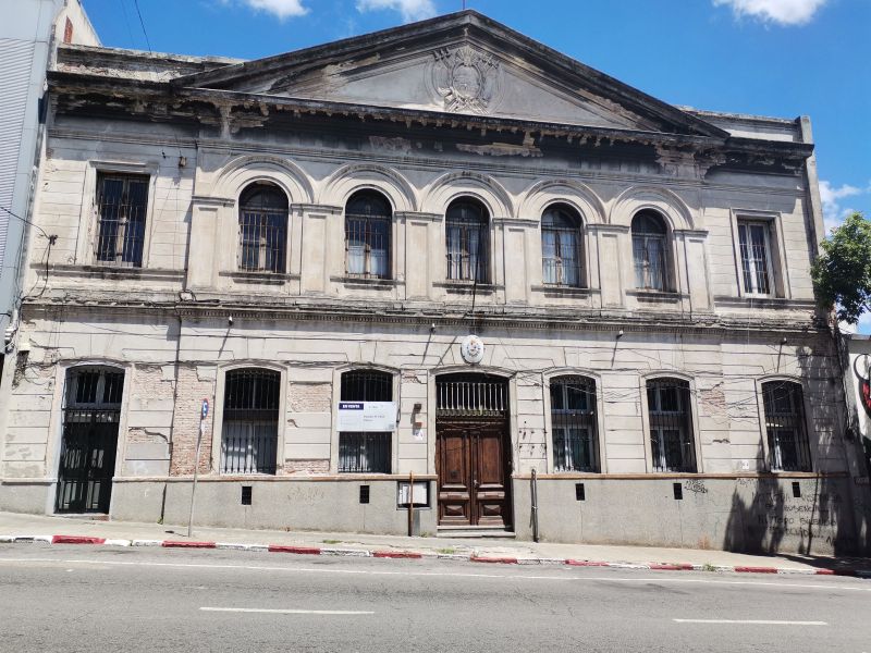 Fotografía: sitiosdememoria.uy (30/01/2022). Vista exterior desde la calle Yaguarón